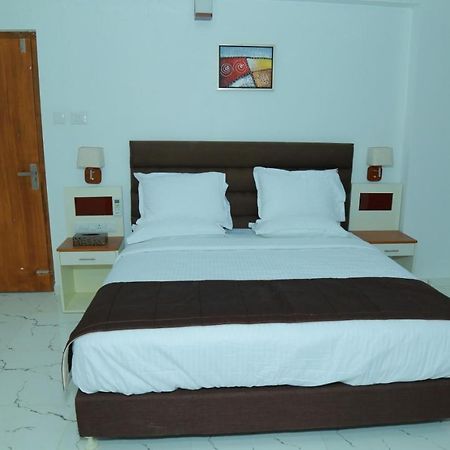 Guruvāyūr Utsavam Hotel Apartments מראה חיצוני תמונה