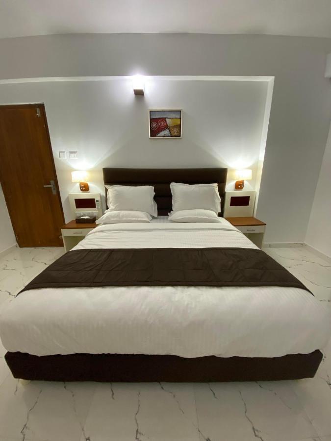 Guruvāyūr Utsavam Hotel Apartments מראה חיצוני תמונה
