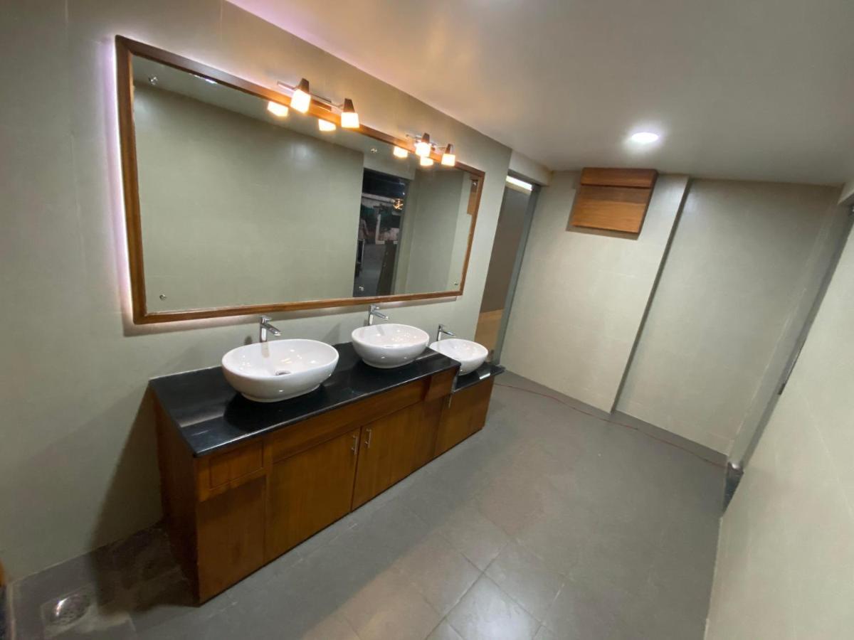 Guruvāyūr Utsavam Hotel Apartments מראה חיצוני תמונה